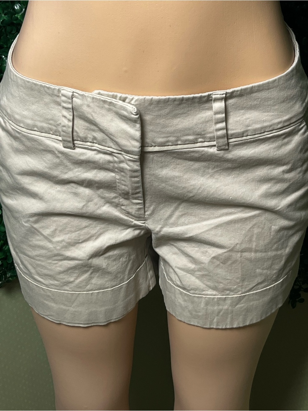 Classic Cream Mid-Rise Women's Bermuda Shorts